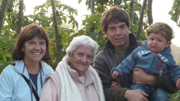 Jacqueline, mama, hijo y nieto